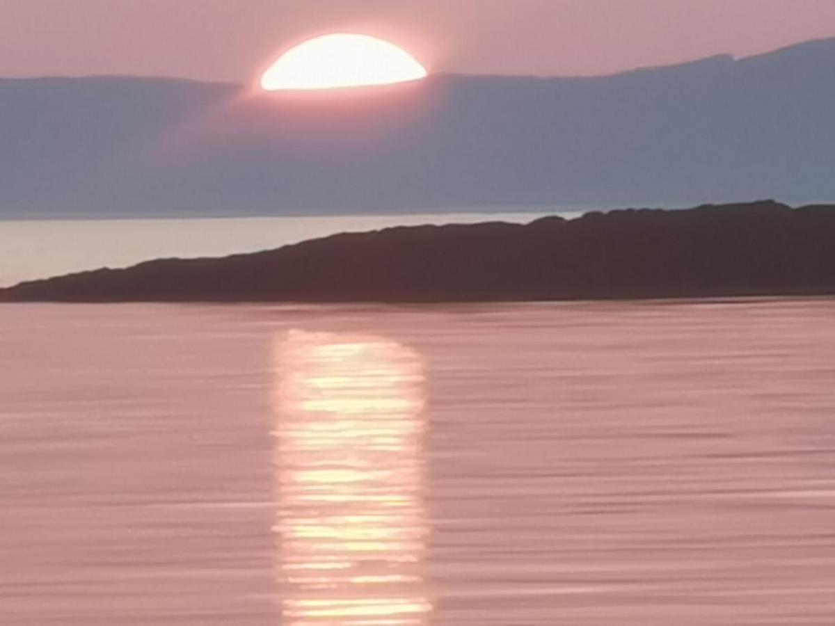 Oban Youth Hostel المظهر الخارجي الصورة Sunset over the Gulf of Riga