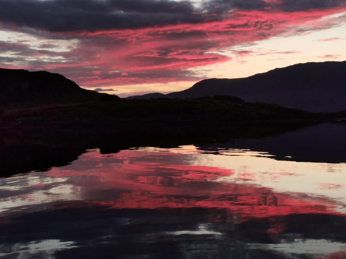 Oban Youth Hostel المظهر الخارجي الصورة Sunset over Loch Lomond