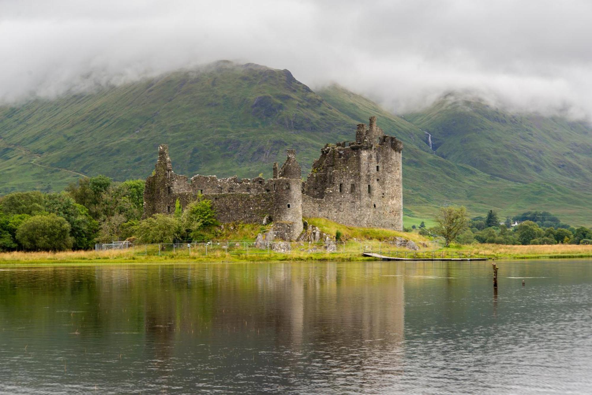 Oban Youth Hostel المظهر الخارجي الصورة The castle from the south