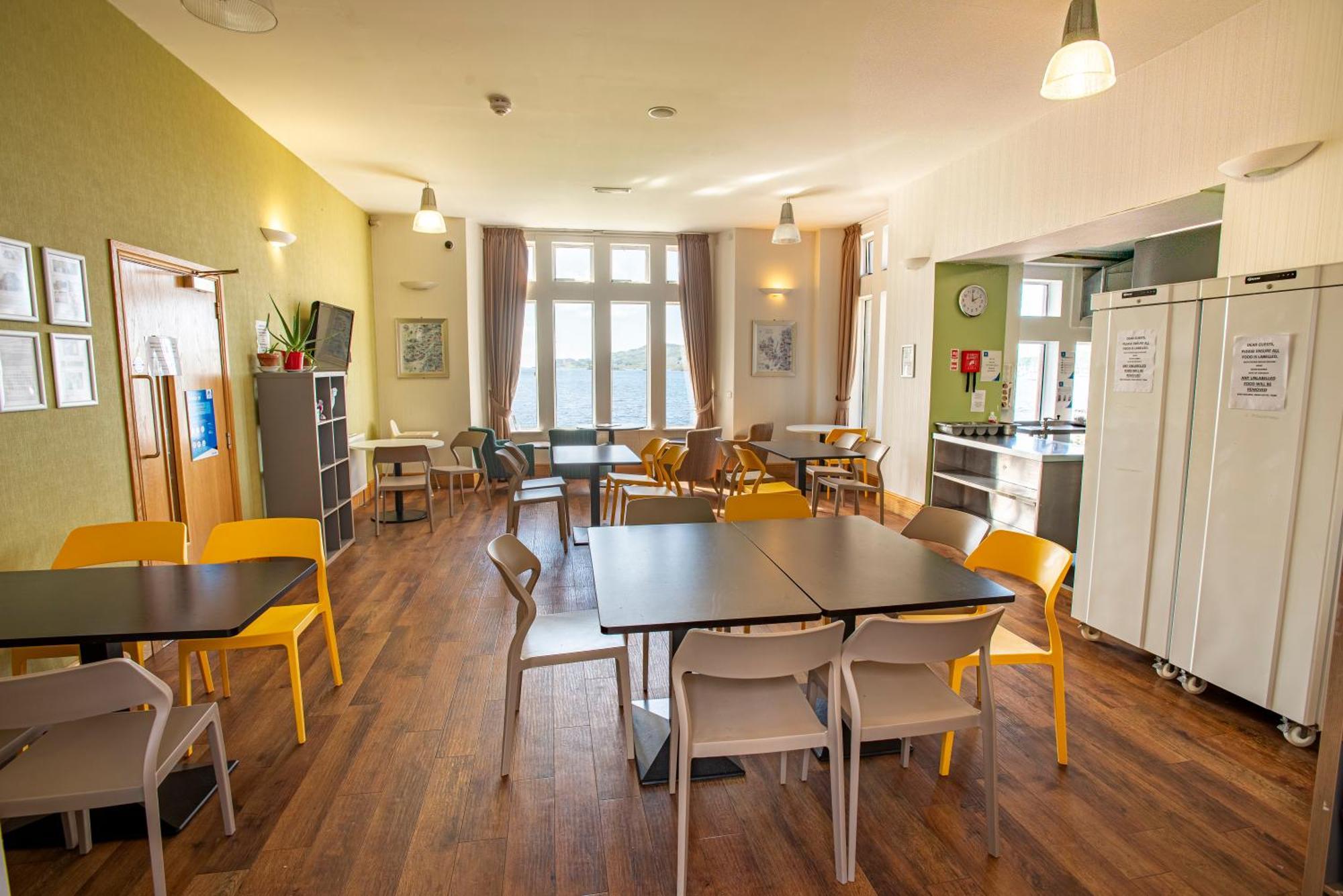 Oban Youth Hostel المظهر الخارجي الصورة The kitchen and dining room at the hostel