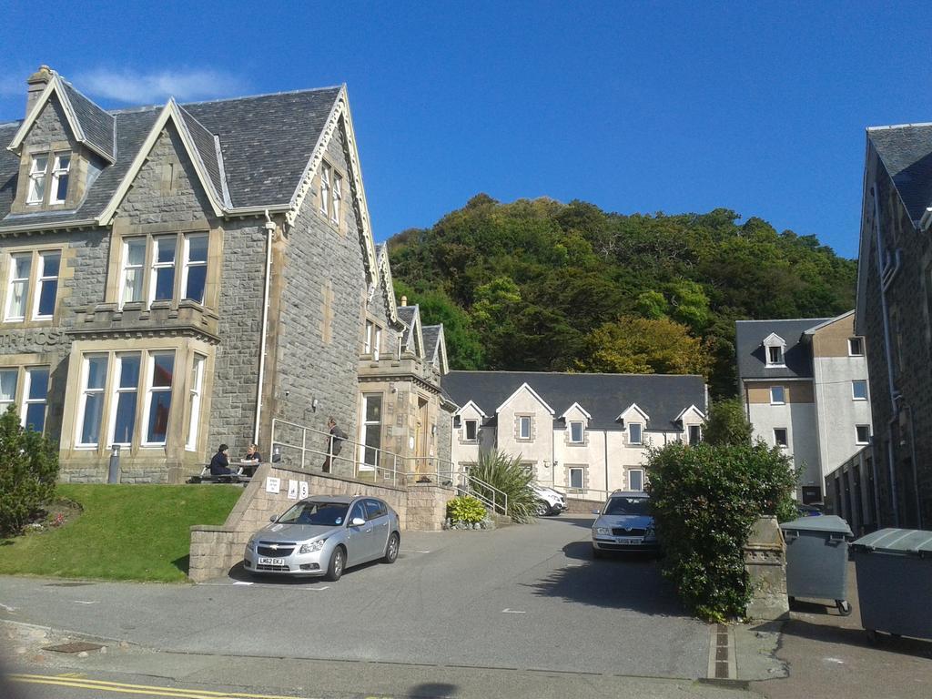Oban Youth Hostel المظهر الخارجي الصورة The old and new buildings of the college