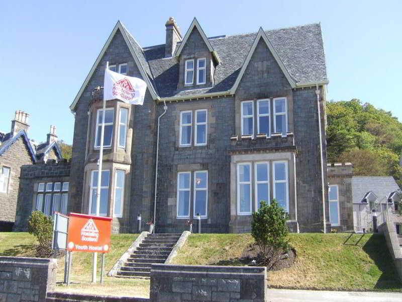 Oban Youth Hostel المظهر الخارجي الصورة The former home of the Scottish Meteorological Society, now the Met Office, at the old station building at Ben Nevis